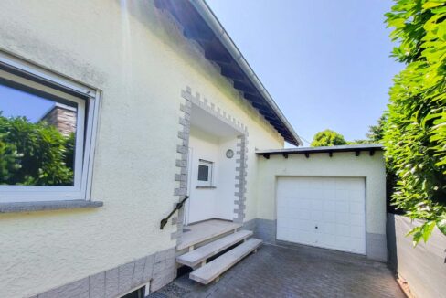 Eingang und Garage EG Wohnung