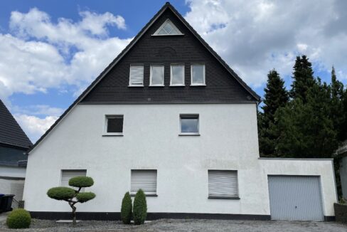 Straßenansicht Garage