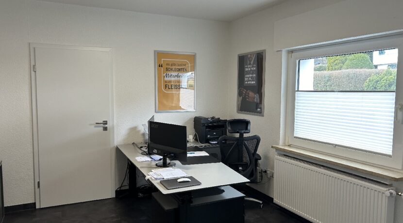 Zimmer EG derzeit Büronutzung