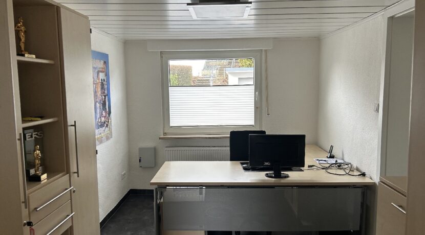 Zimmer EG derzeit Büronutzung