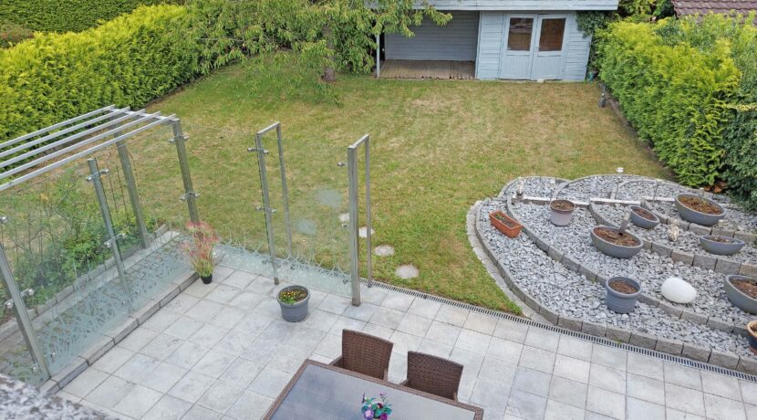 Blick in den Garten aus dem DG