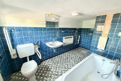 EG rechts Dusch-/Wannenbad