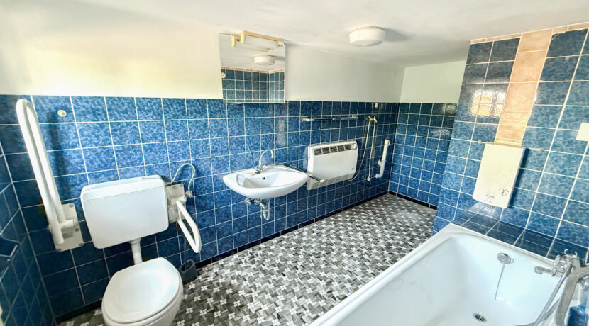 EG rechts Dusch-/Wannenbad