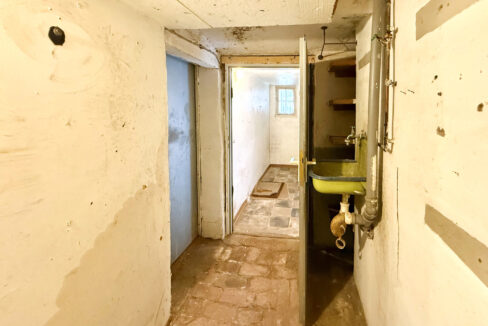 EG Abstellraum + Zugang zur 2. Garage