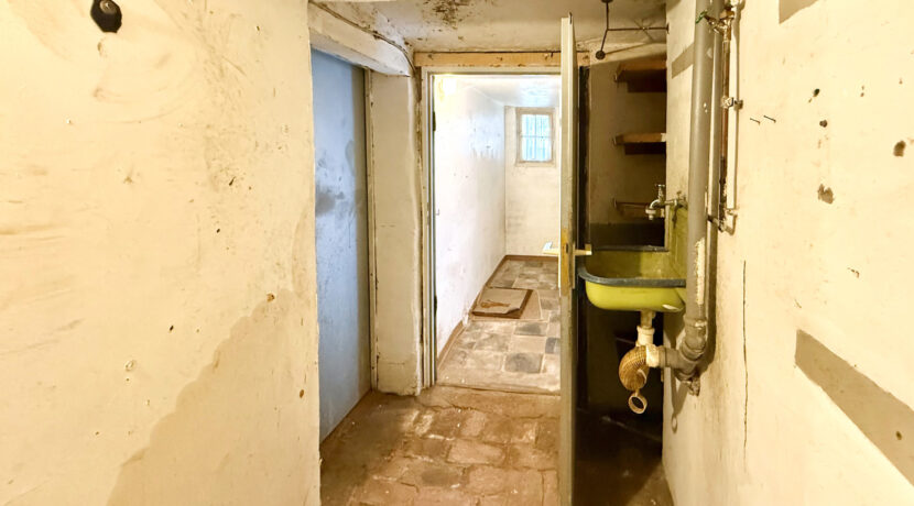 EG Abstellraum + Zugang zur 2. Garage