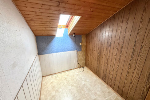 DG links Ankleide o. Büro