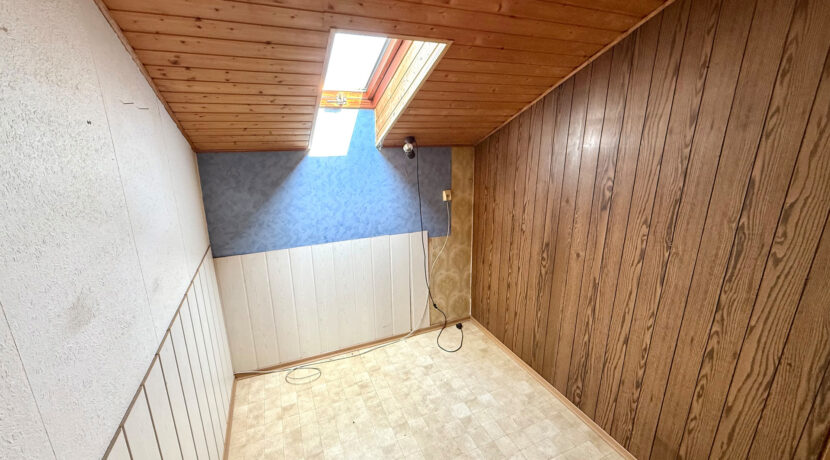 DG links Ankleide o. Büro