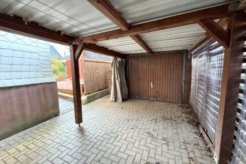 Carport und Garage