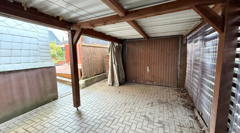 Carport und Garage