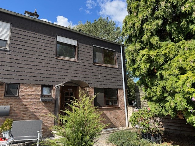 Charmantes Einfamilienhaus mit Garage und Toreinfahrt in MG-Rheindahlen