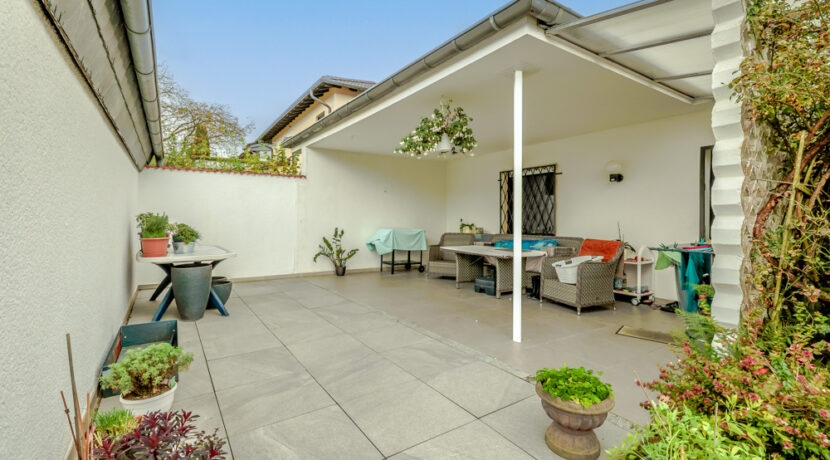 Überdachte Terrasse