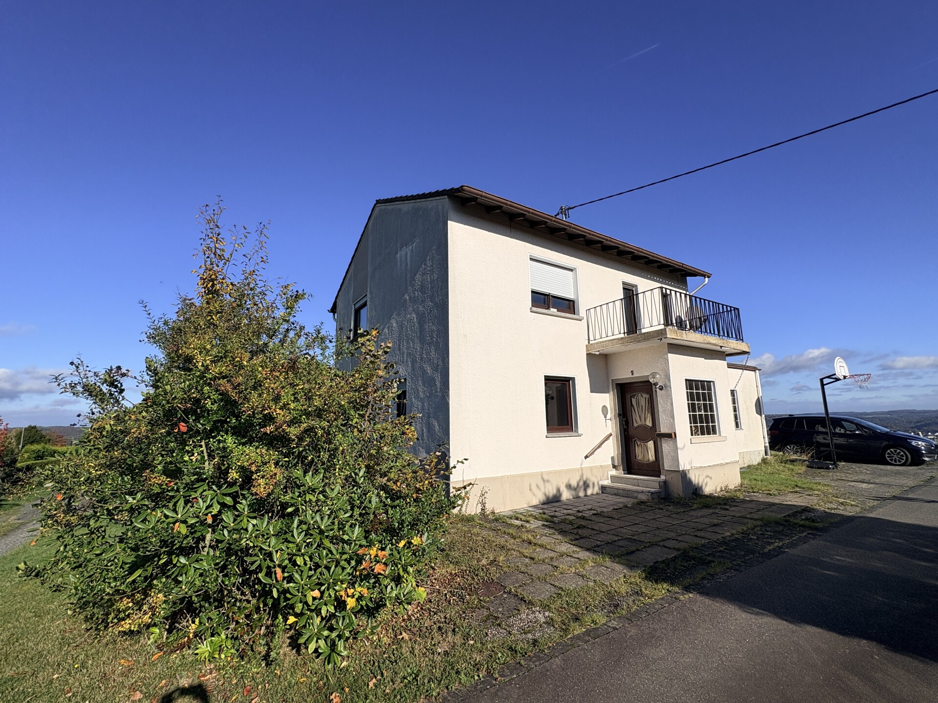 Sanierungsbedürftiges Einfamilienhaus mit einer unverbauten und tollen Weitsicht ins Tal – nahe Hamm a.d. Sieg!