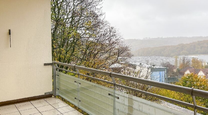 schöner Balkon zum Entspannen und Genießen