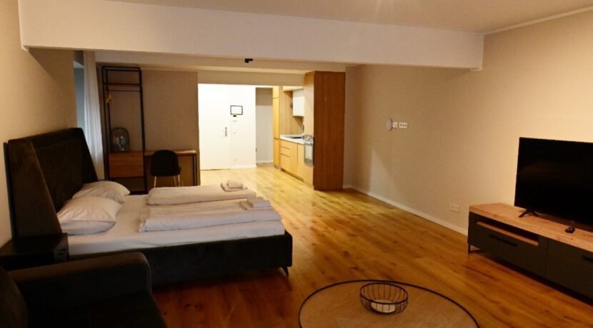 Zimmerblick zur offenen Küche