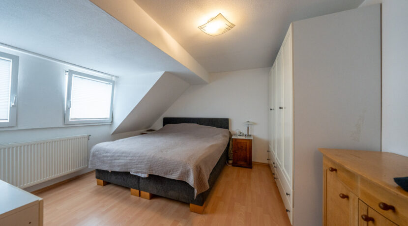 Schlafzimmer 1 DG