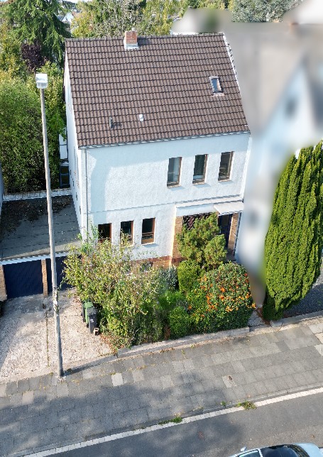 Großzügiges Einfamilienhaus mit Garten und Balkon in zentraler Lage von Bonn-Duisdorf