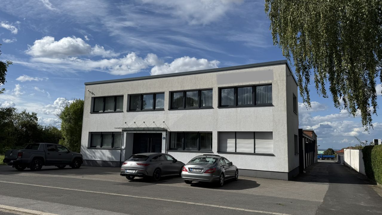 *Provisionsfrei* ca. 700m² Bürogebäude und ca. 600m² Halle