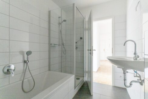 Badezimmer mit Dusche