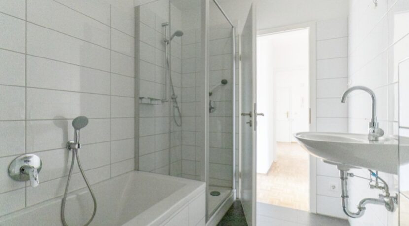 Badezimmer mit Dusche