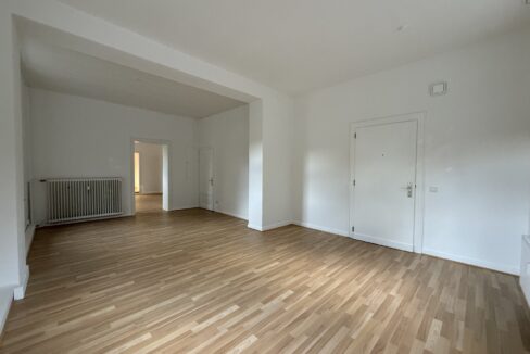 Gewerbe EG links vorne