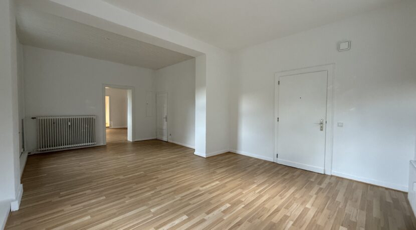 Gewerbe EG links vorne