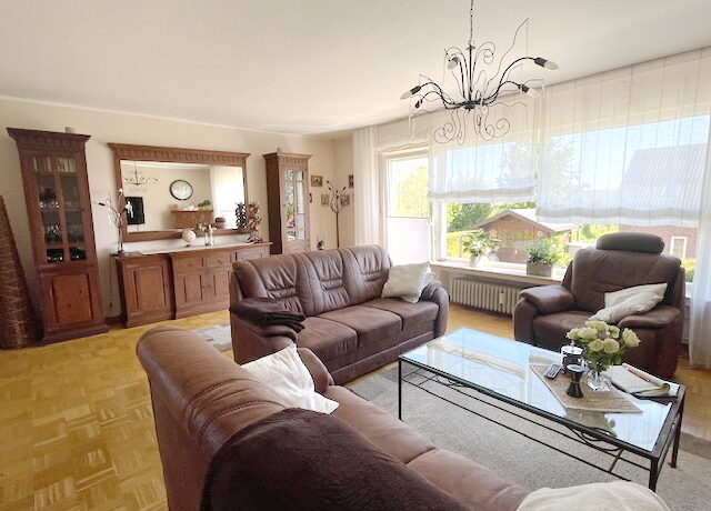 Haushälfte 1 Wohnbereich mit Zugang zu Terrasse und Garten