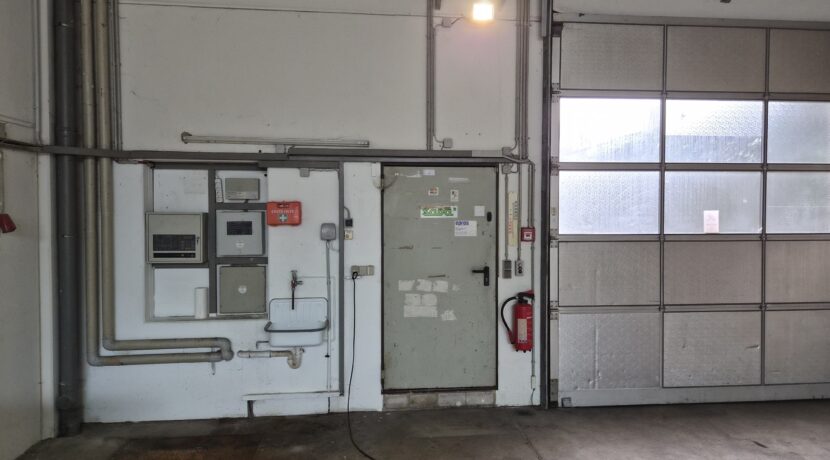 Durchgang zum Bürotrakt