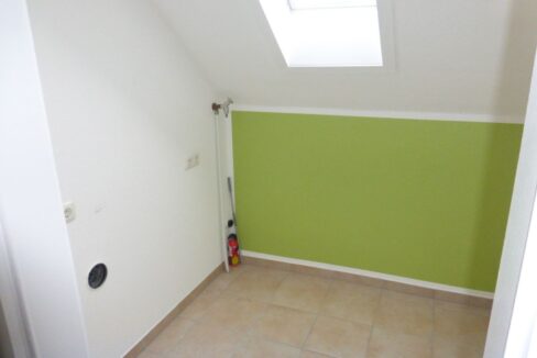 kl. Wirtschaftsraum mit Waschm.-Anschluss im DG