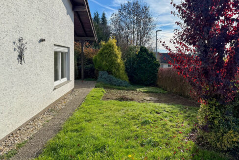 Vordere Gartenansicht