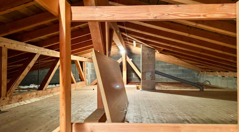 Geräumiger Dachboden