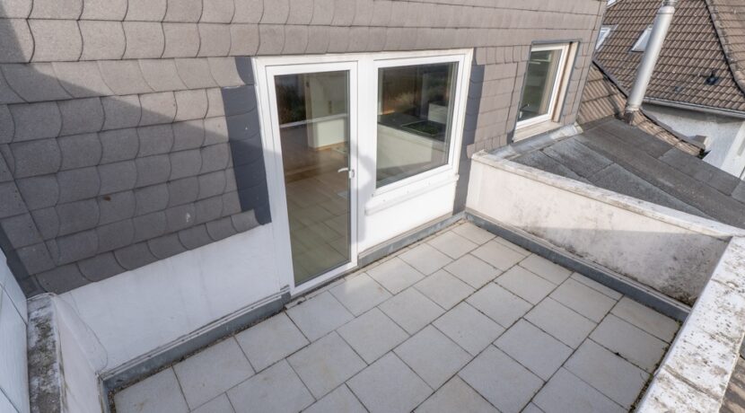 Großzügige Loggia im DG