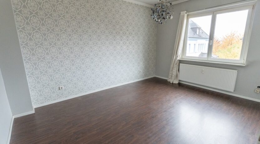 Wohn-/ oder Schlafzimmer im OG