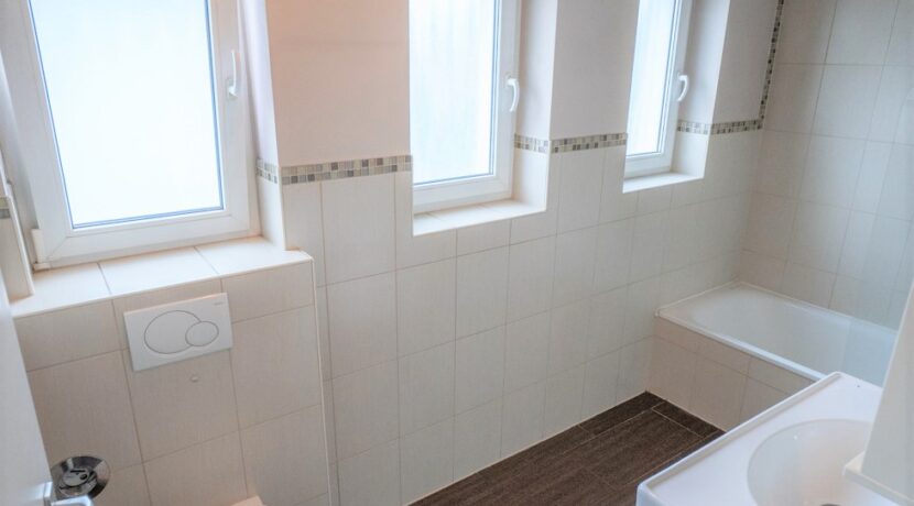 Modernes Tageslcihtbad im OG