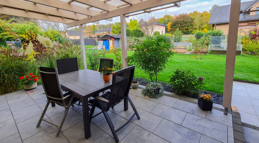 Terrasse hinter dem Haus