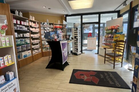 Blick zum Seiteneingang