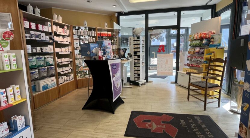 Blick zum Seiteneingang