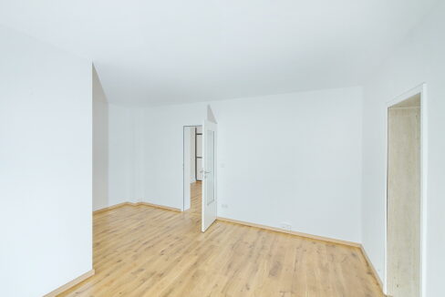 Durchgang zum rückwärtigen Büro