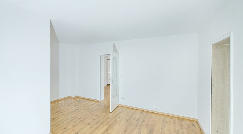 Durchgang zum rückwärtigen Büro