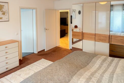 Schlafzimmer 1 mit Klima EG