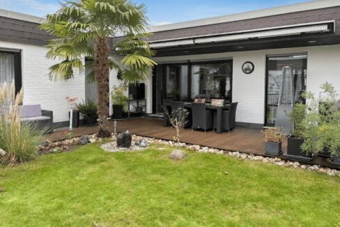 Garten mit Blick zur Terrasse