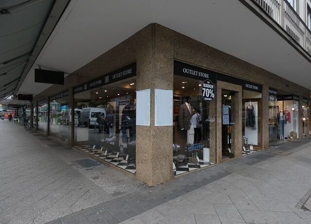 Schaufensterfont (insg. ca 24m)