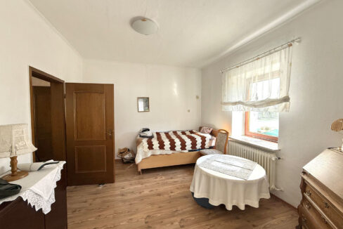 EG Ankleide/Büro/SZ