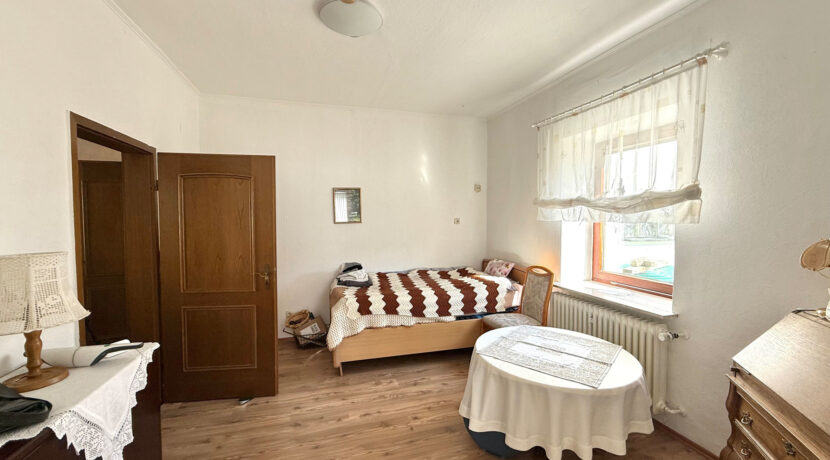 EG Ankleide/Büro/SZ