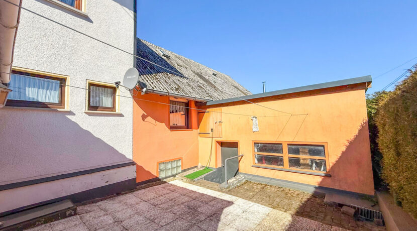 Uneinsehbare Terrasse und Garage