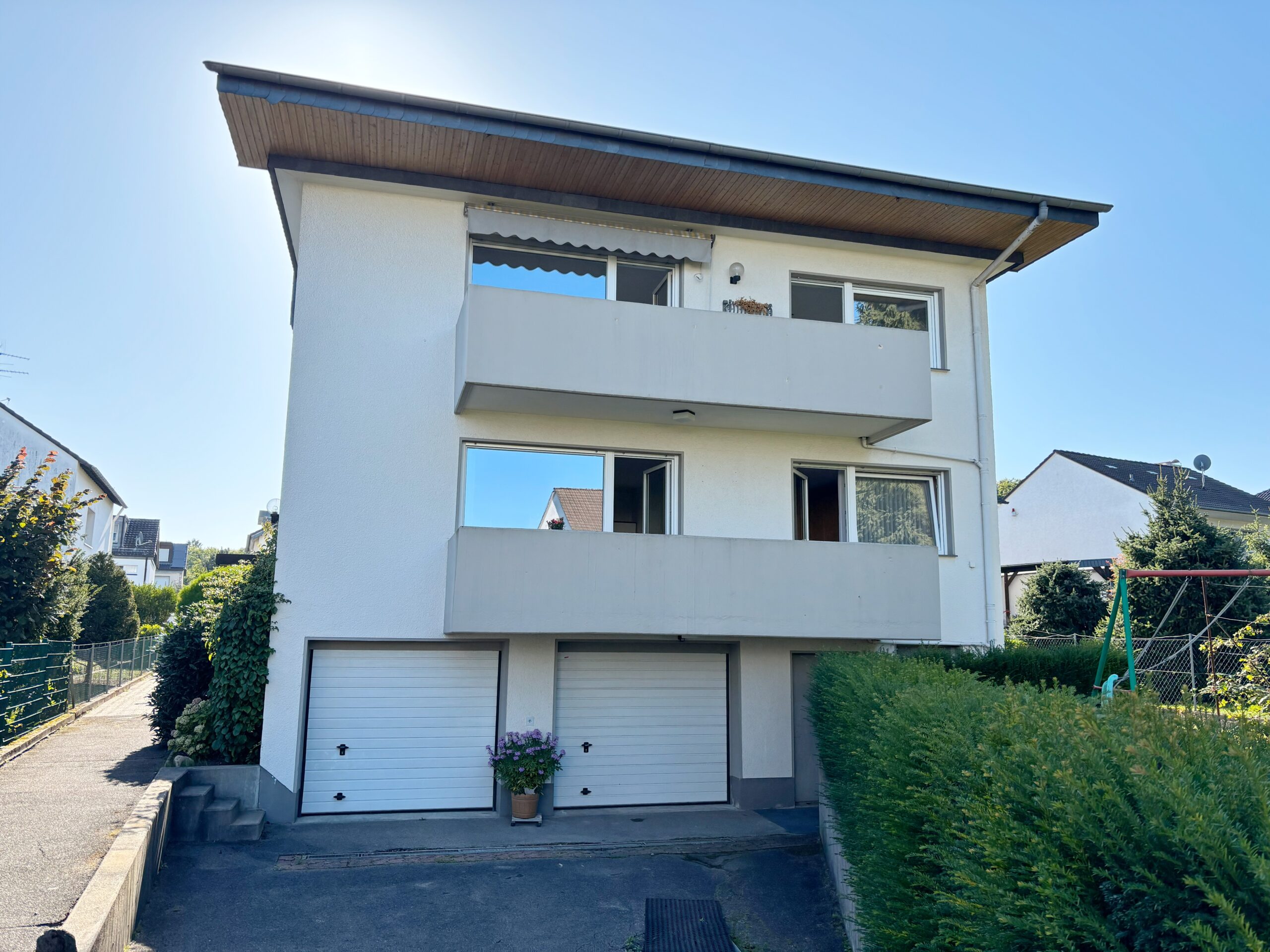 WIE NEU: 4-Zimmer-Wohnung mit Balkon in Paffrath in Gartenlage