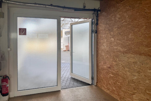 Separater Eingang Halle