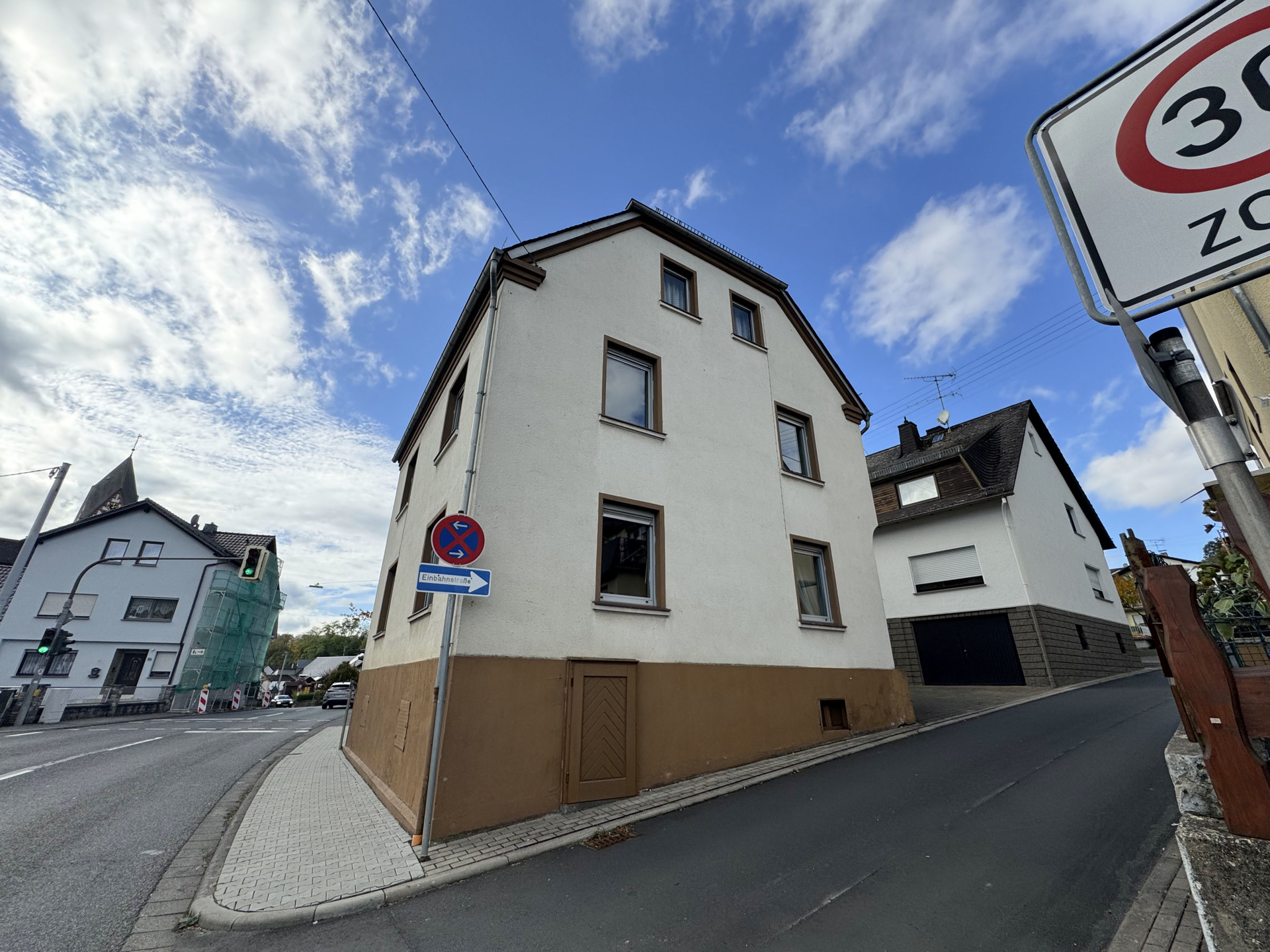 Gemütliches Einfamilienhaus mit Balkon auf einem kleinen Grundstück!