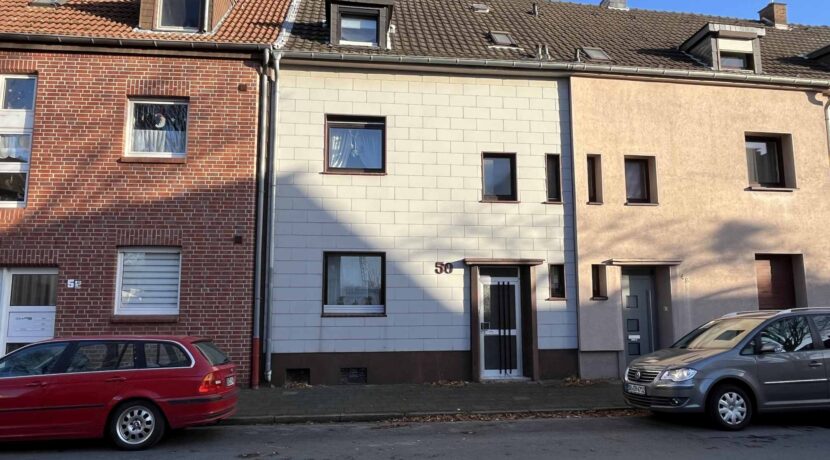 Reihenmittelhaus mit Doppel-Garage und viel Potenzial in Duisburg-Rheinhausen