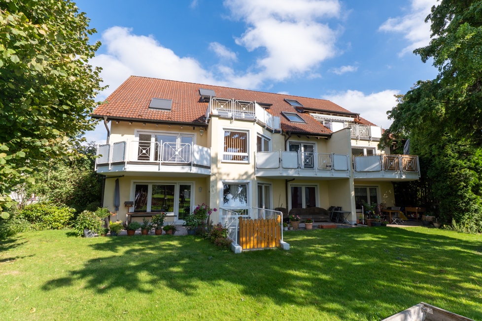 Schöne ca. 135 m² große 3-Zimmer-Maisonettewohnung mit Dachatelier und Westloggia in Garenfeld!