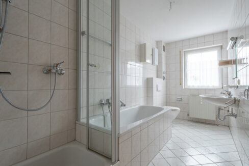 Tageslichtbad mit Dusche